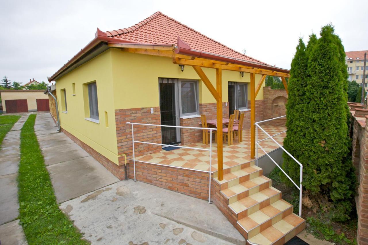 Ferienwohnung Ami Hajdúszoboszló Exterior foto